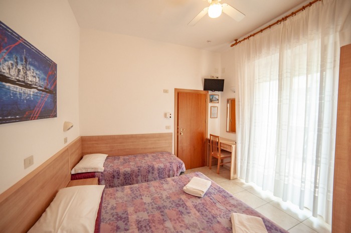 Hotel 2 stelle natalia camera tripla