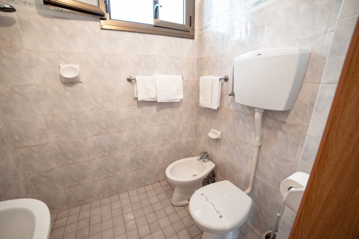 Hotel natalia bagno stanza tripla
